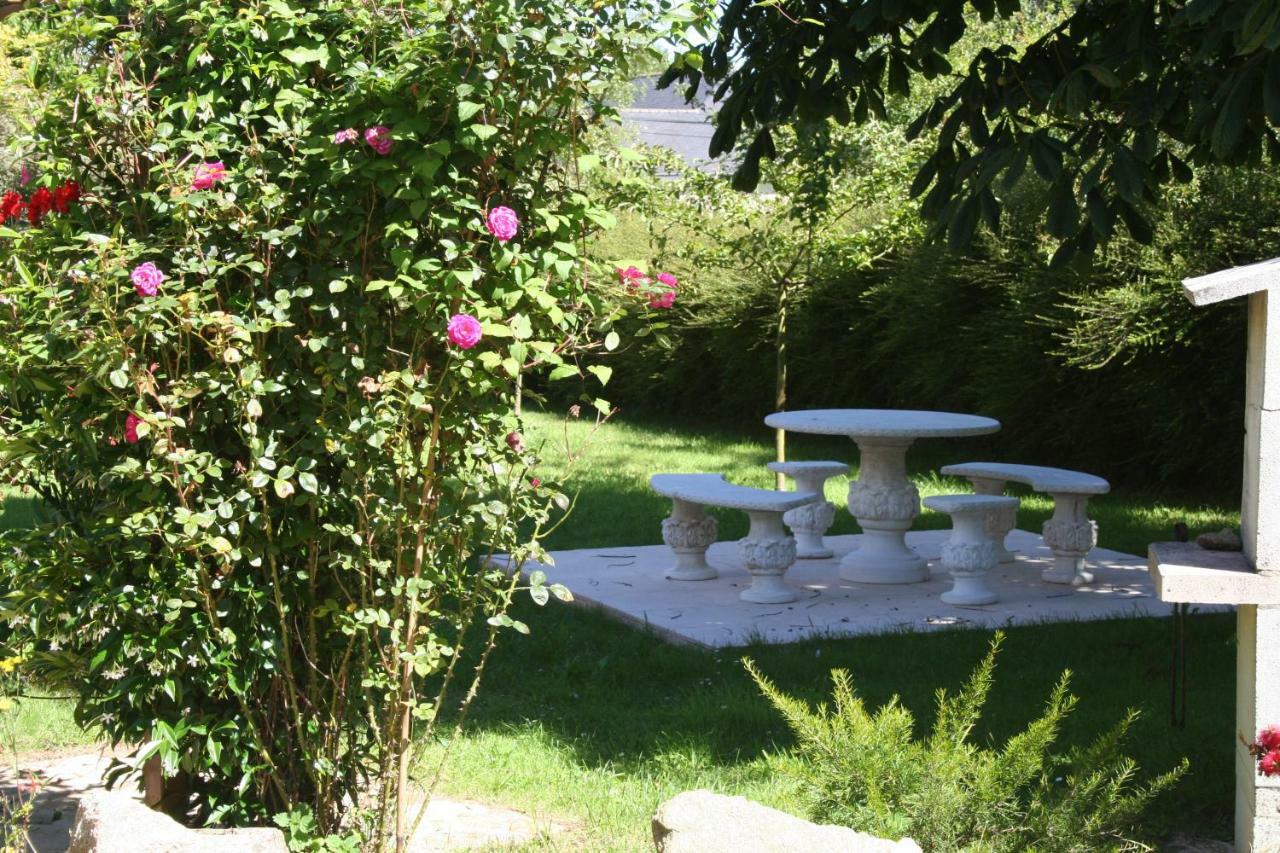Chez Renee Et Raynal B&B Plounévez-Lochrist Екстериор снимка